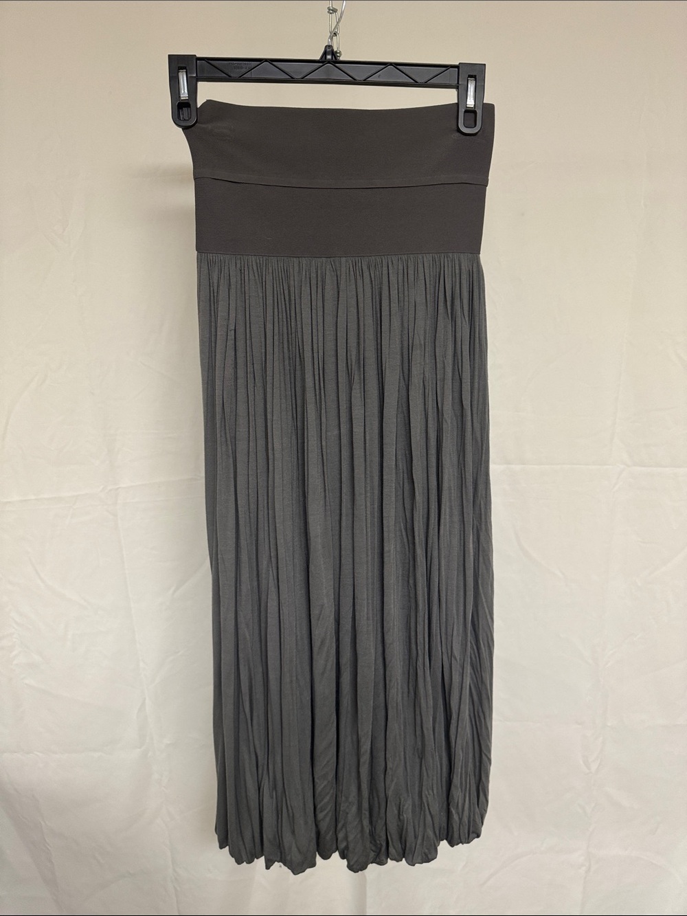 Elegant Grey Pleated Women's Dress - Picture 4 of 13